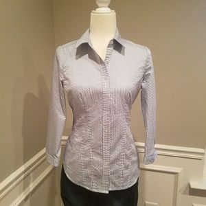 Like new button up three quarter sleeve. New York